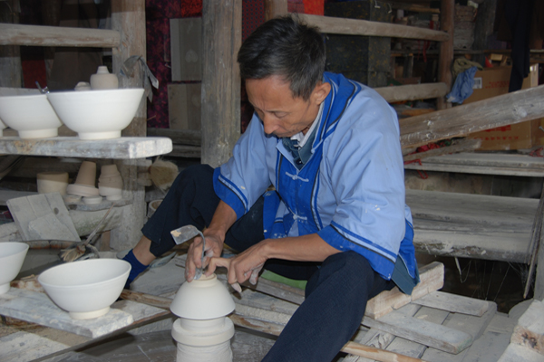 曹开永-工艺流程：圆器剐坯.jpg