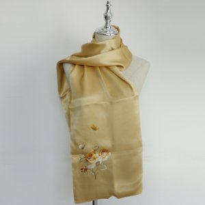 《桑蚕丝围巾》刺绣 传统美术