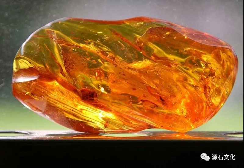 这段是节选自德国作家柏吉尔的《琥珀》,不知道大家是否知道这篇出现