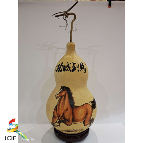 烙画葫芦《马到成功》 展品介绍：天然葫芦手工烙画.png