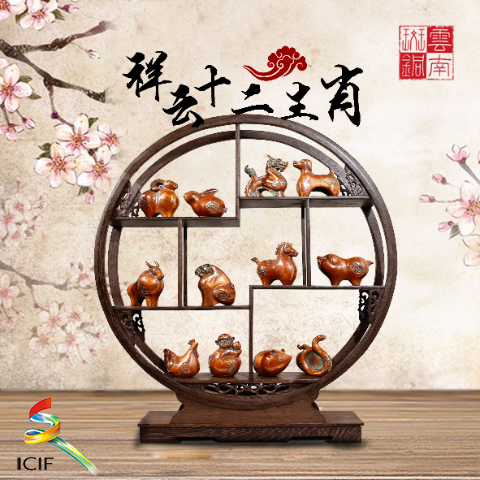 祥云十二生肖 展品介绍：云南又叫彩云之南、七彩云南，《云南通志》载：“汉武年间，彩云见于南中，谴吏迹之，云南之名始于此。”所以，采用云南独有的斑铜工艺设计造型开发的祥云十二属，每一个生肖都装饰有传统祥云图案，造型圆润，手法概括简洁，生动可爱，做工十分精美。是一套值得收藏和馈赠亲友的极具云南特色的高档斑铜工艺品。.png