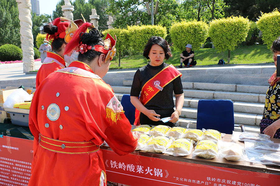 铁岭酸菜火锅 购买现场.JPG