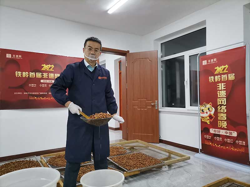 2021年9月29日外研传媒拍摄中榛阁榛子炒制技艺传承人高山漏榛子.jpg
