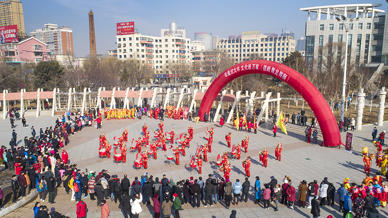 2021年2月26日外研传媒拍摄于驻跸园广场：铁岭威风锣鼓2021年正月十五活动.jpg