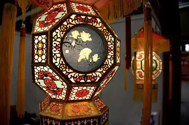 硖石灯彩.webp.png