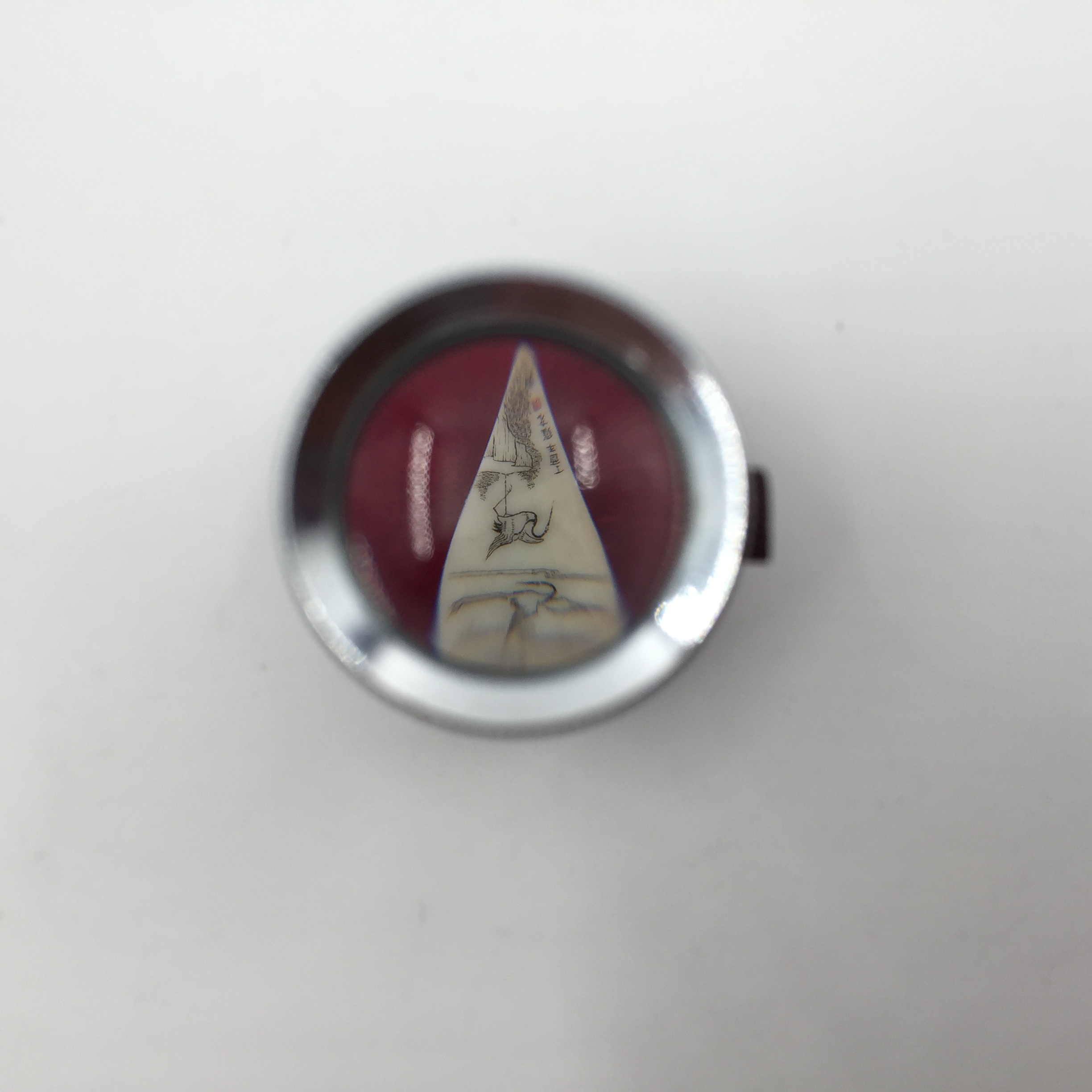 国家级非物质文化遗产项目•微雕技艺•《云间白鹤》•微雕尺寸：1cm，整体高：7.5cm，直径：3cm_9157.JPG